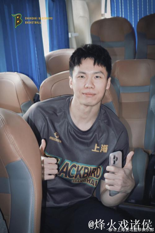 上海玄鸟队巡礼:赖益烨、汤杰等球员亮相NBL发布 上海玄鸟队巡礼:赖益烨、汤杰等球员亮相NBL发布